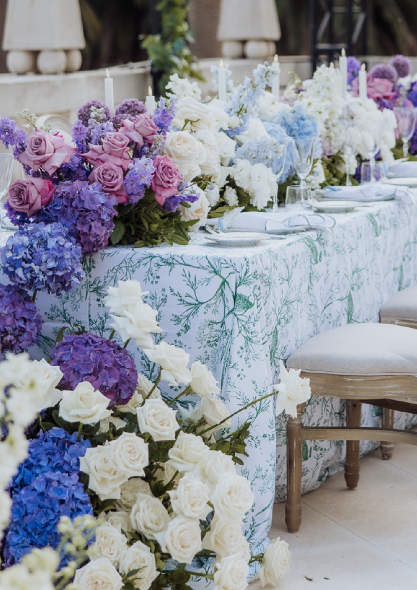 Tablecloth with green pattern