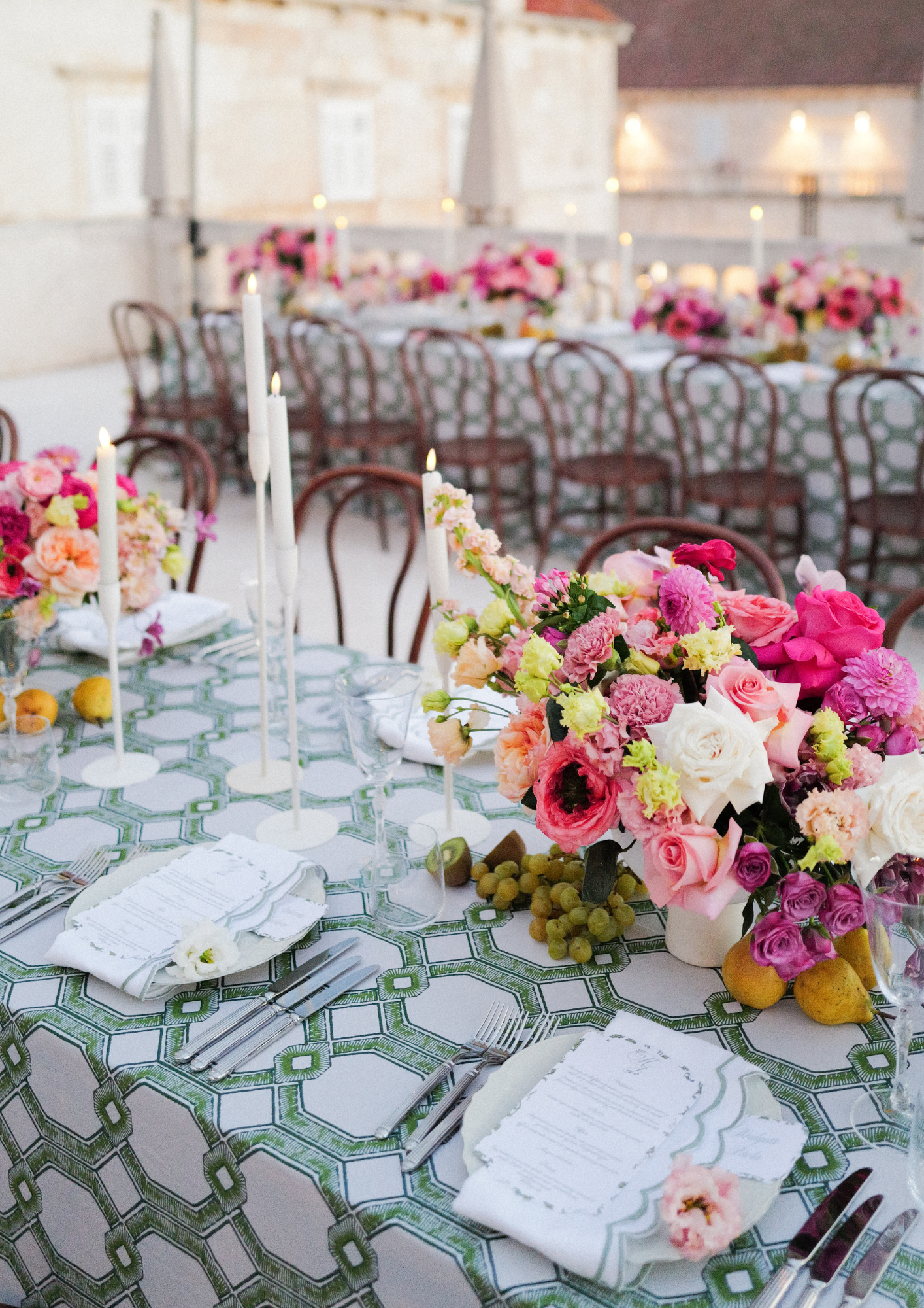 Tablecloth with geometric pattern