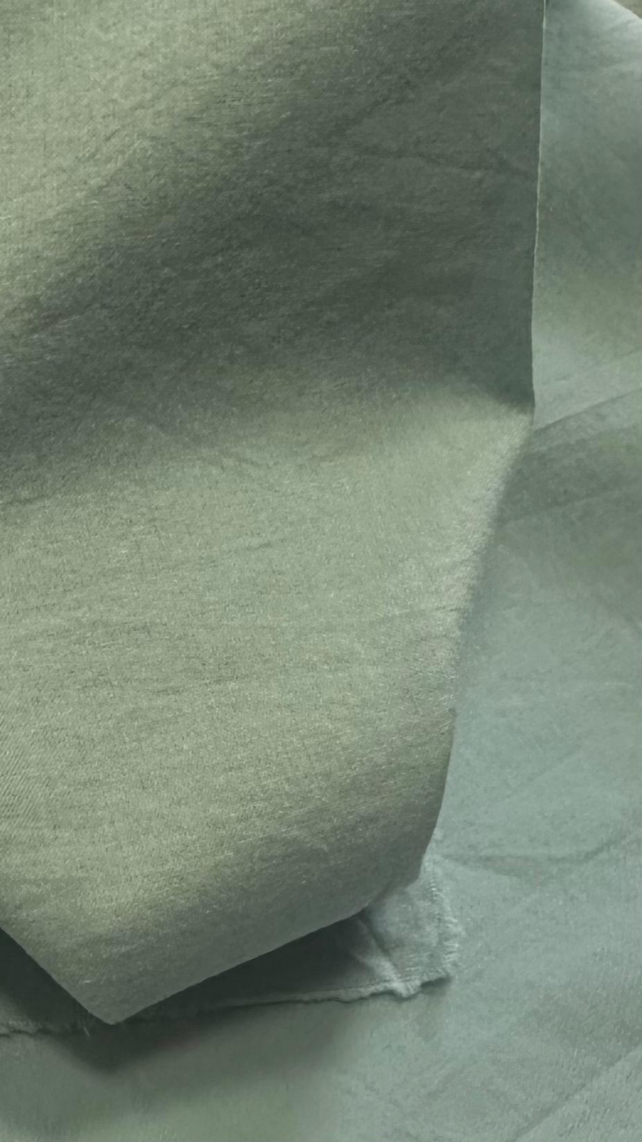 Plavi ubrus od prirodnog materijala