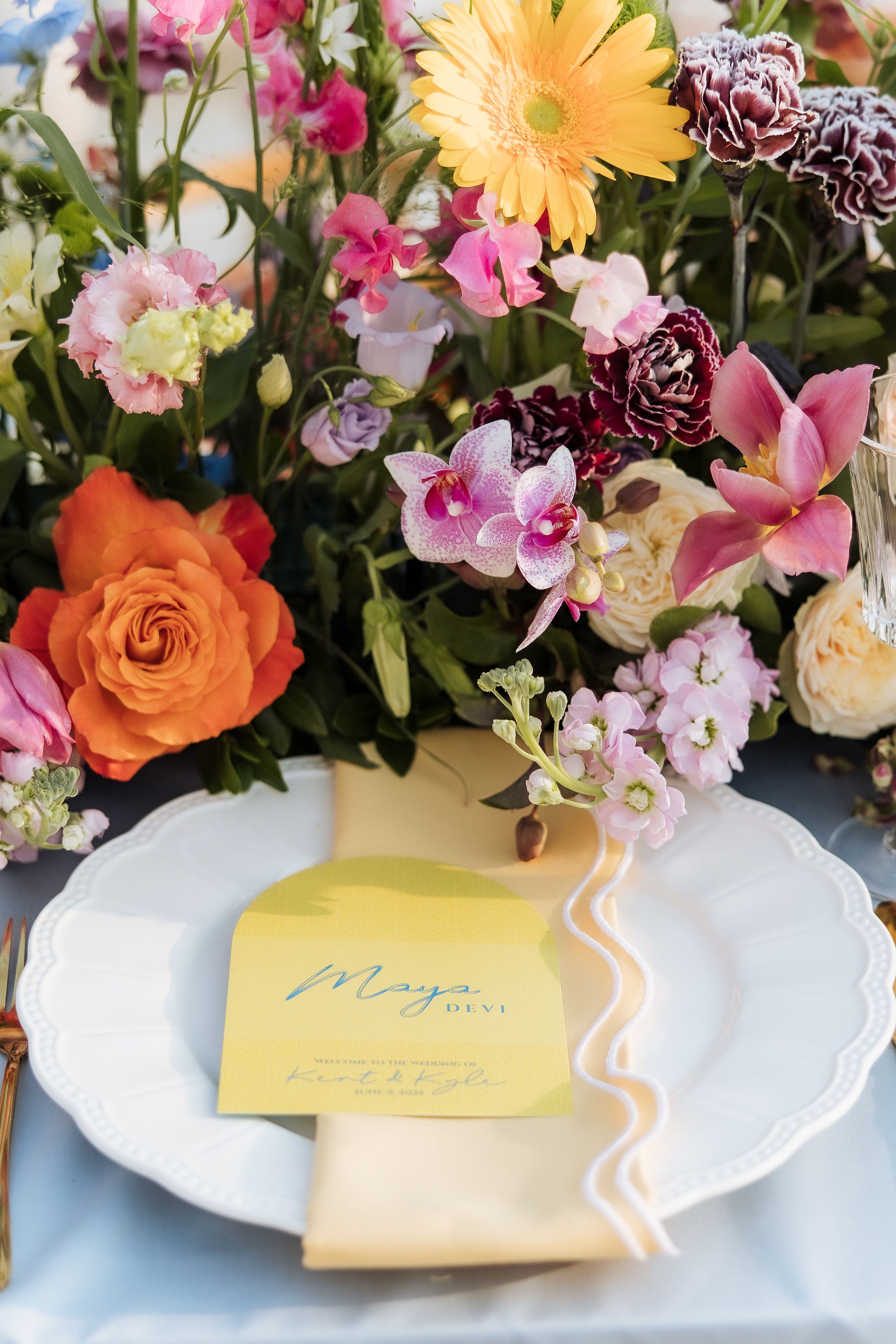 Yellow napkin with wavy white edge