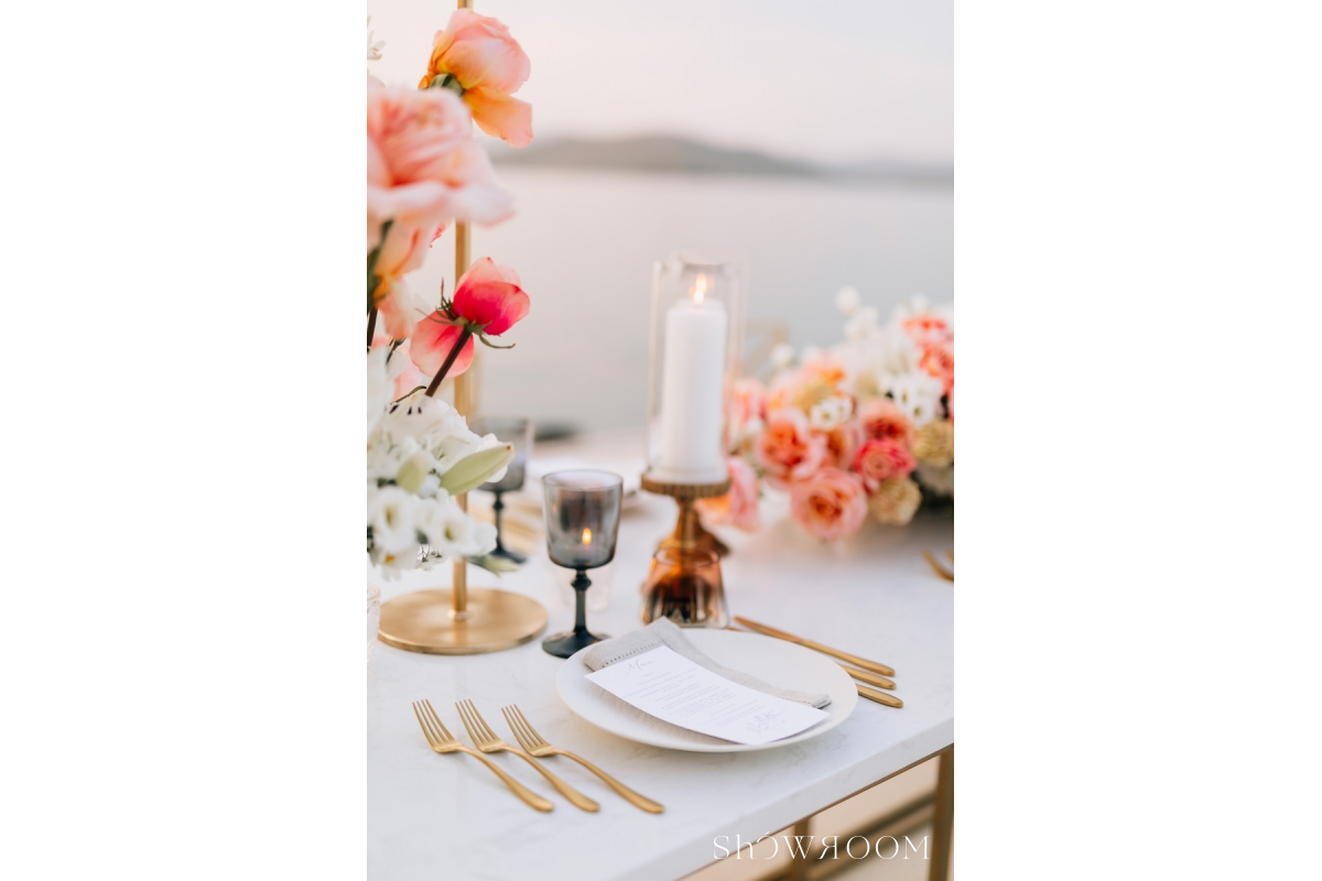Intimate dinner by the sea